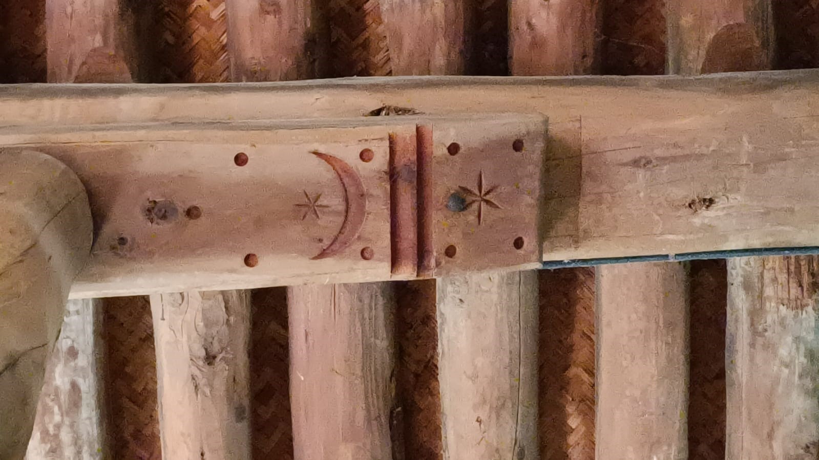 Minaresiz cami görenleri şaşırtıyor
