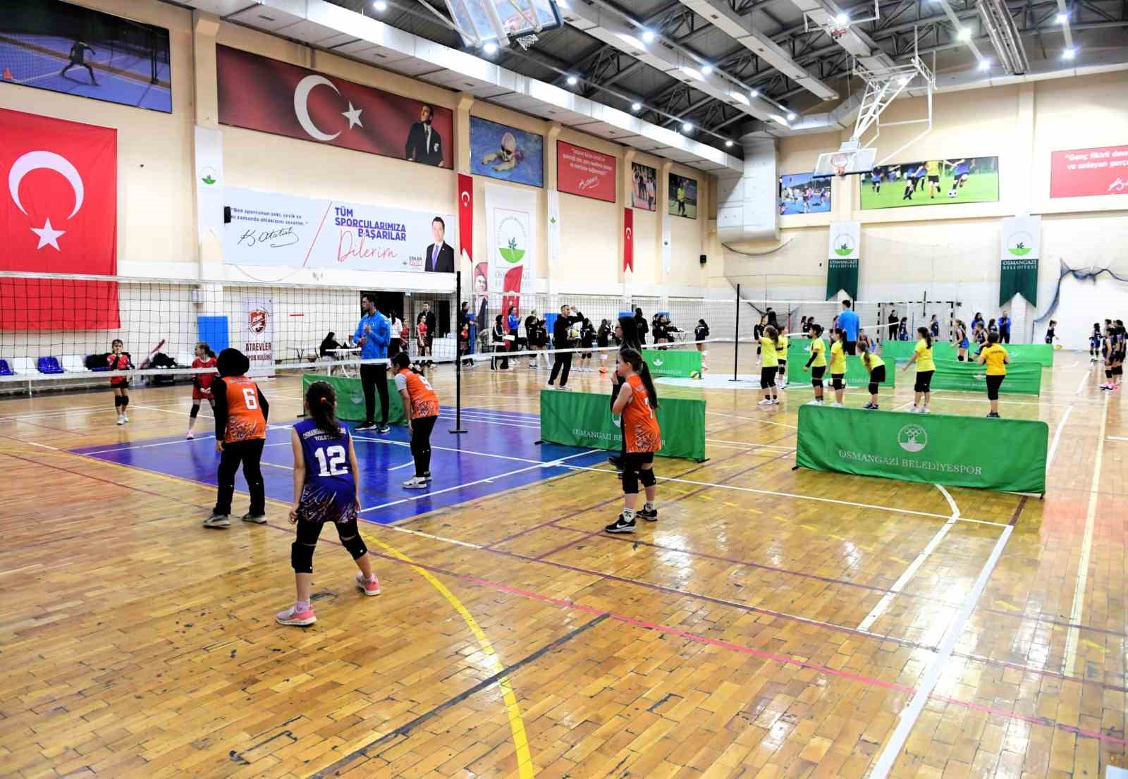 Mini Kızlar Voleybol Turnuvası, 700. yıl coşkusunu sahaya taşıdı
