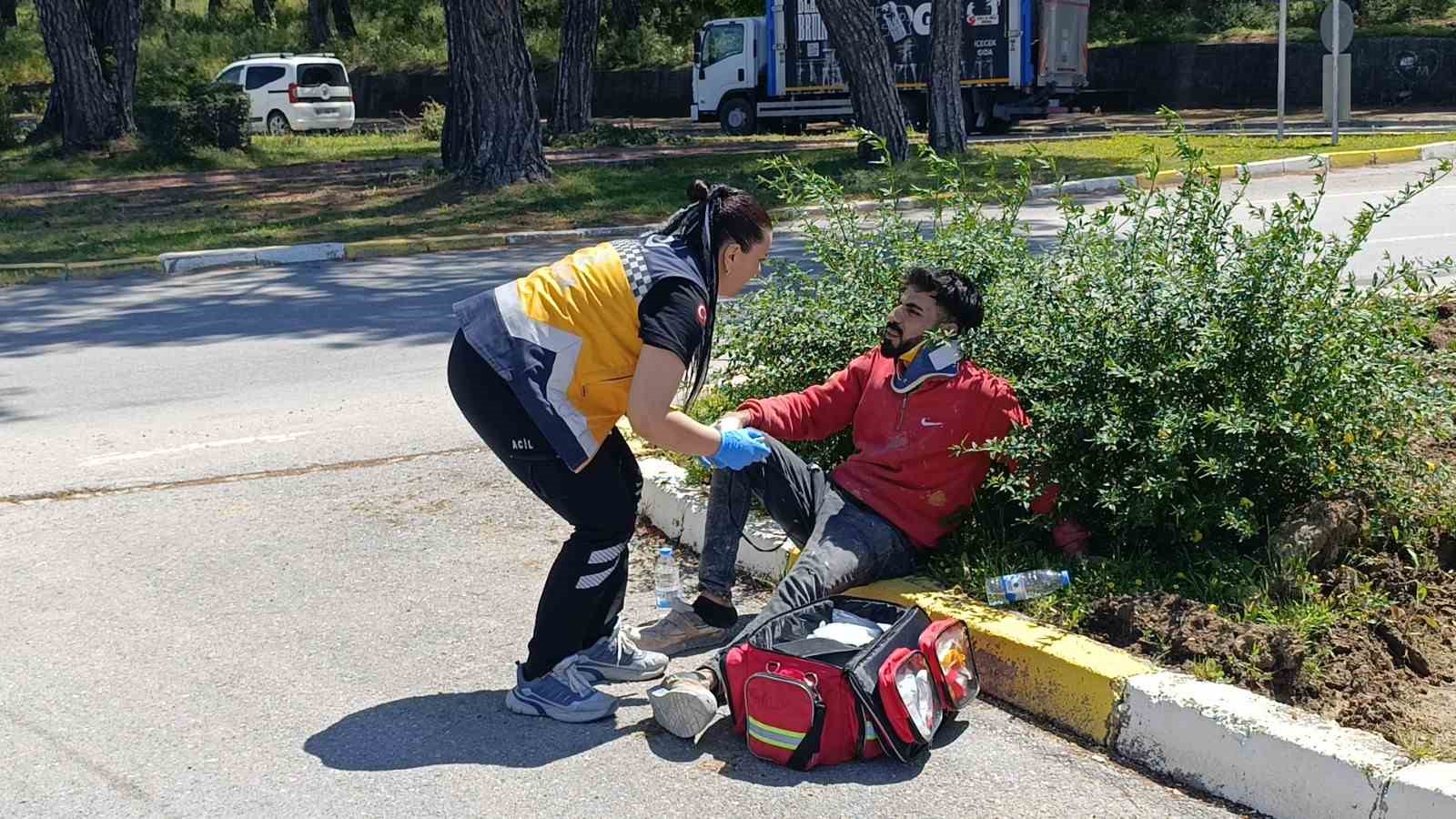 Minibüslerin çarpıştığı kazada sürücüler yaralandı

