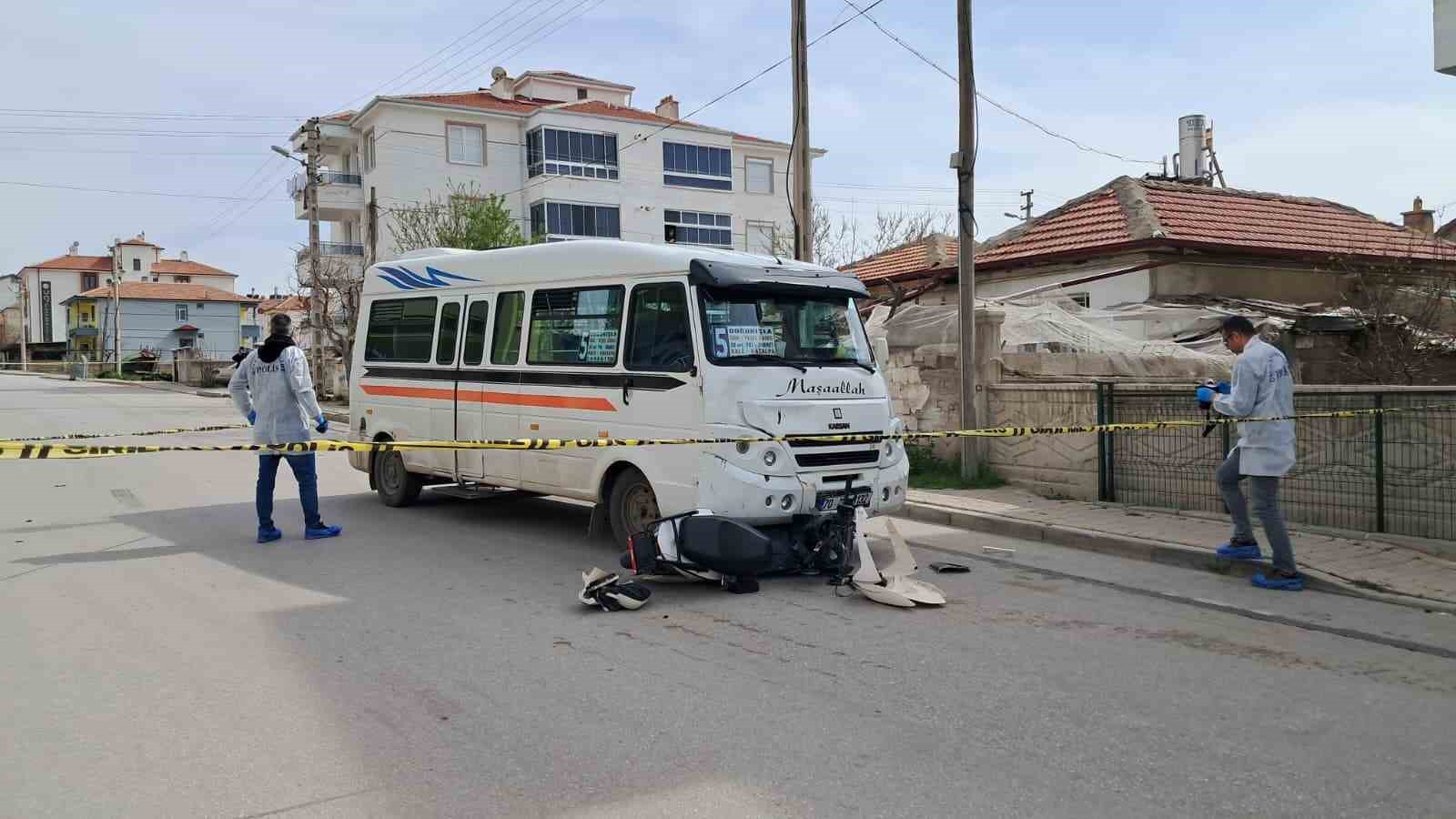 Minibüsün çarptığı elektrikli bisikletteki 2 çocuk ağır yaralandı
