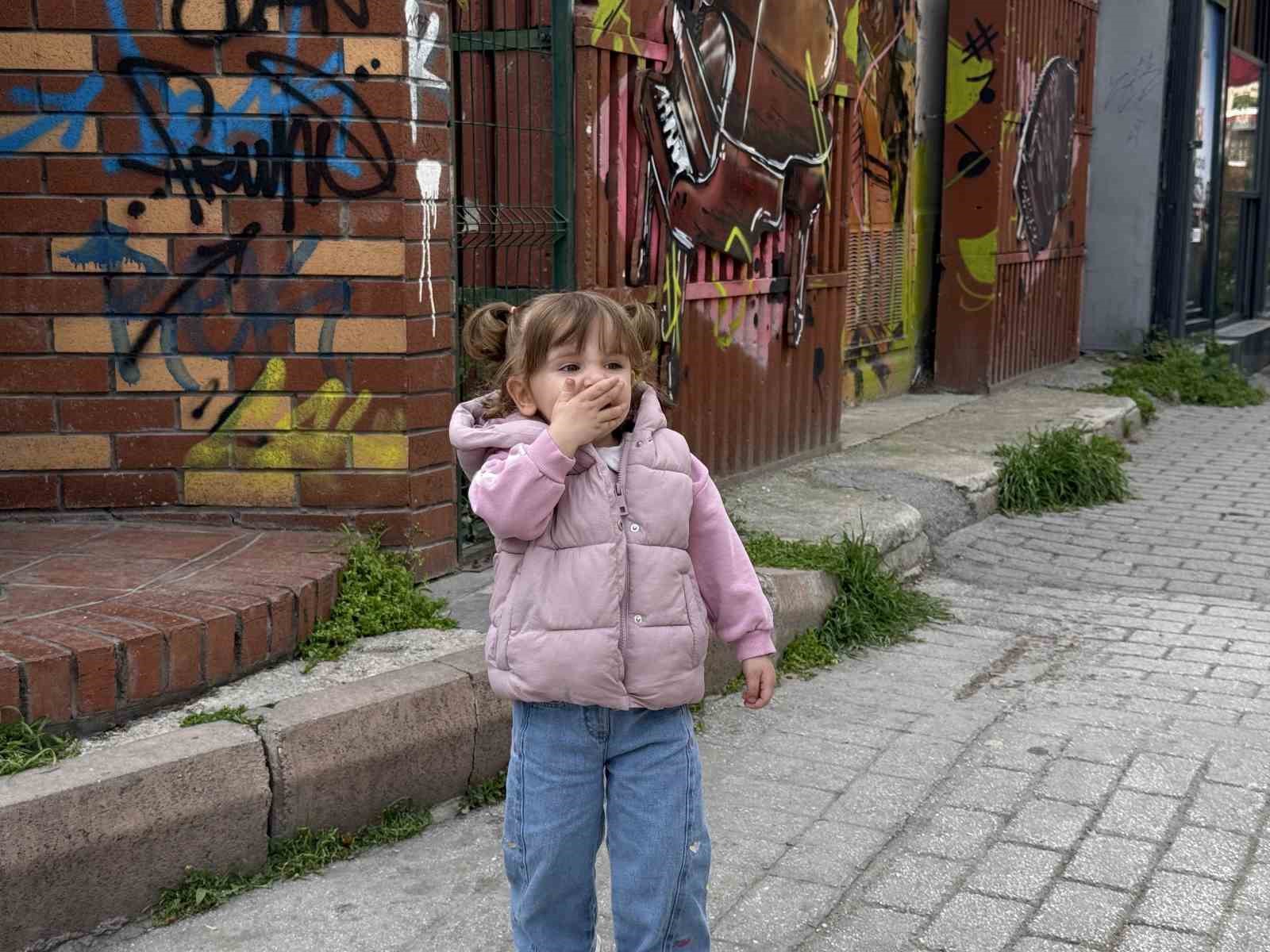 Minik ayakları ile uyduğu ritimler binlerce beğeni aldı
