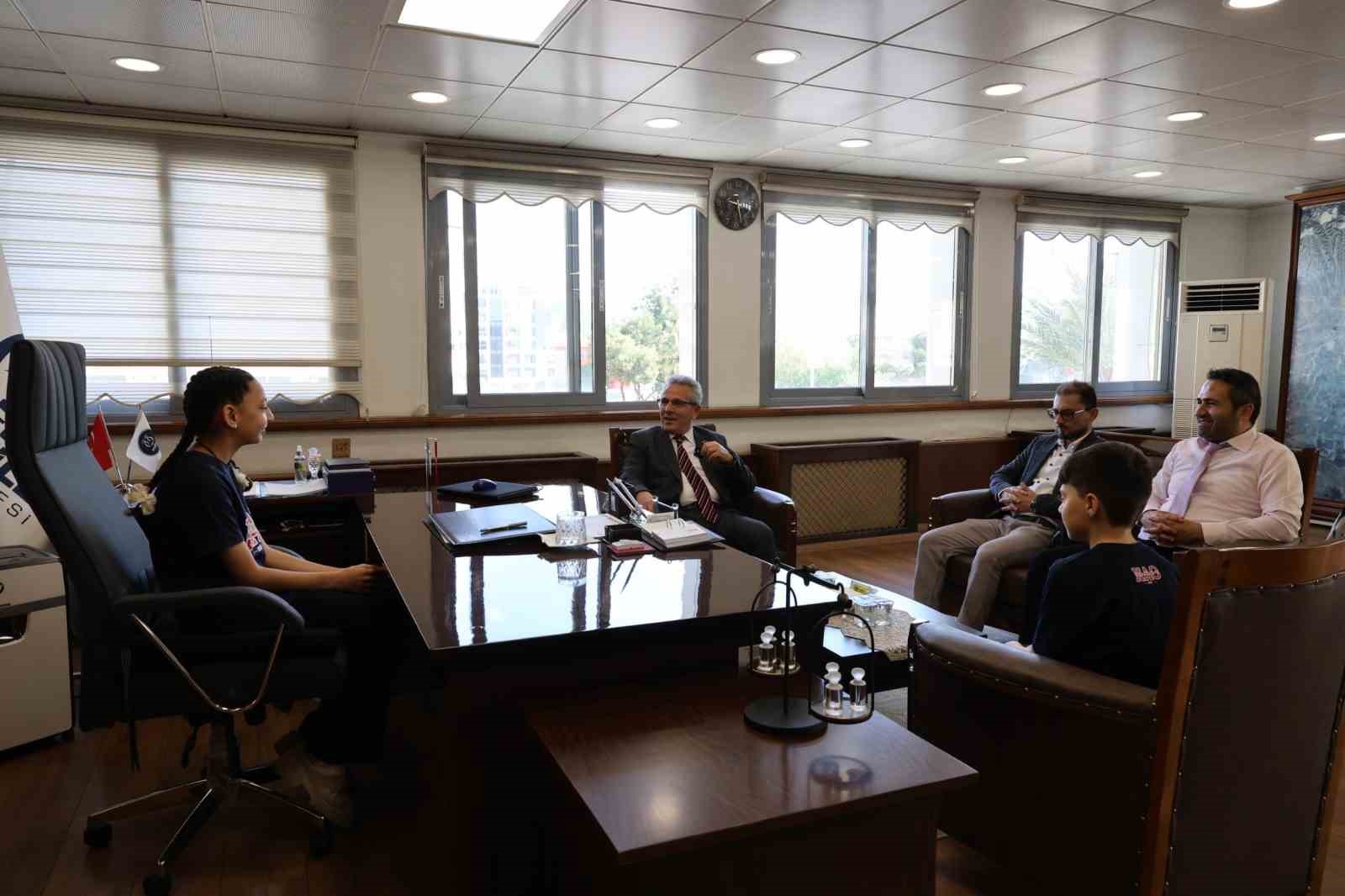 Minik başkanlar 23 Nisan’da Nazilli Belediyesi’nde görev başına geçti
