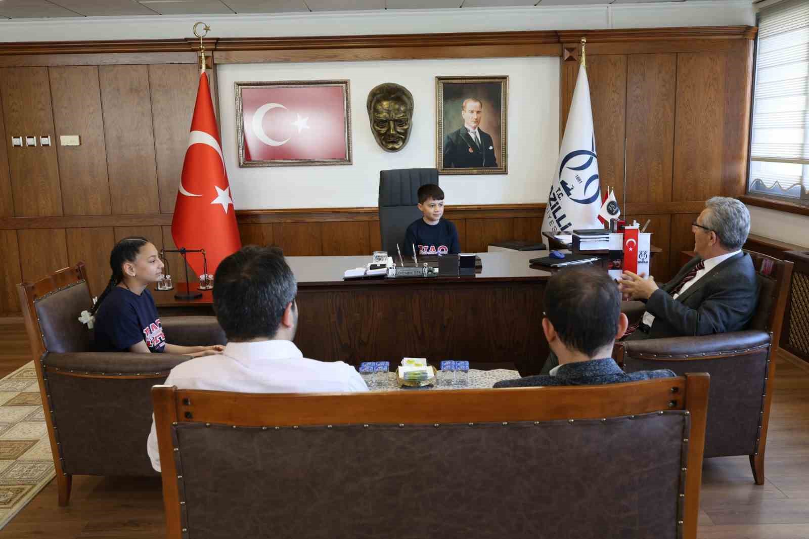 Minik başkanlar 23 Nisan’da Nazilli Belediyesi’nde görev başına geçti
