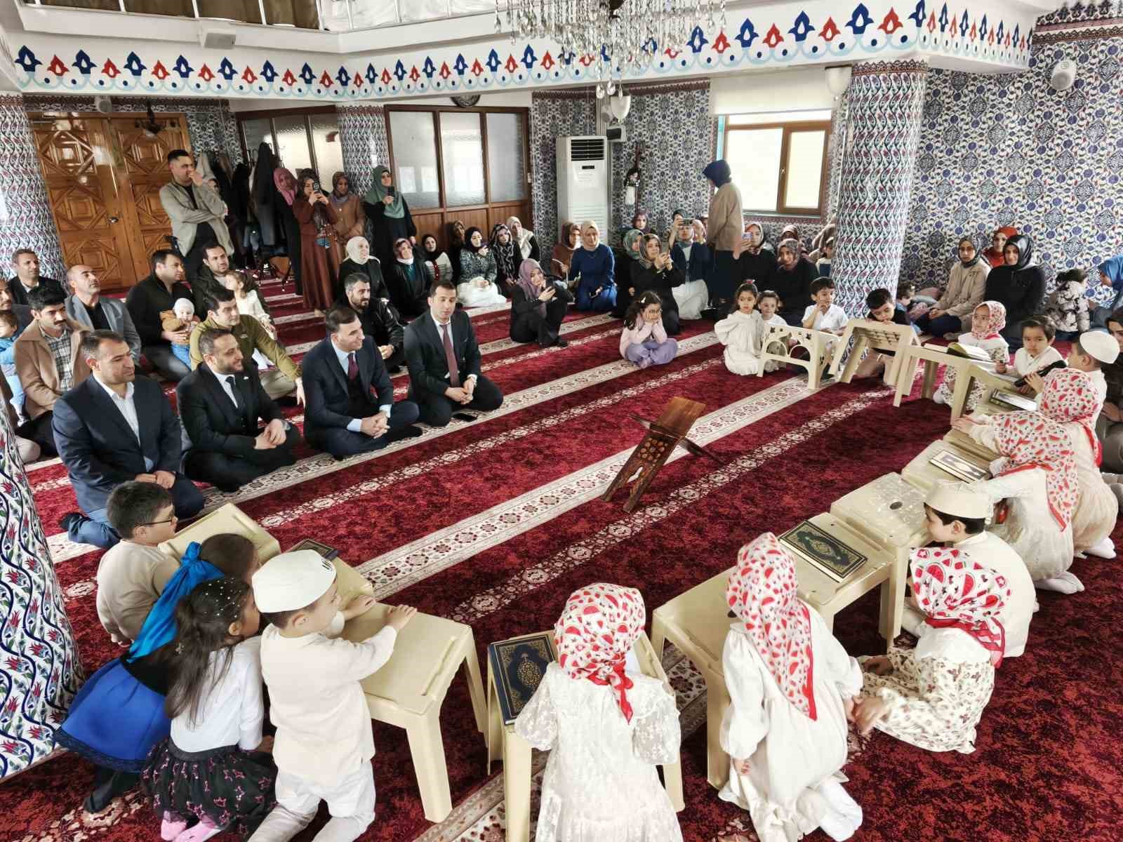 Minik çocukların Kur’an okumaya geçişleri şölen tadında kutlandı
