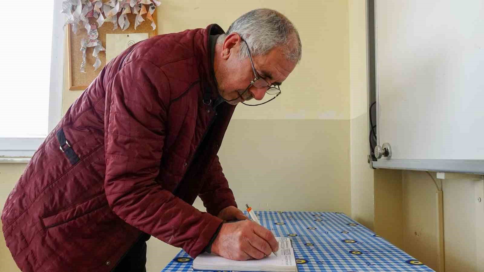 "Minik Eller Üşümesin" diye yola çıktılar
