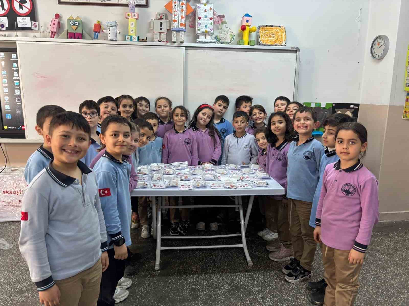 Minik eller yiğit yürekler için mektup yazdı, yigitlerin cevabı gecikmedi
