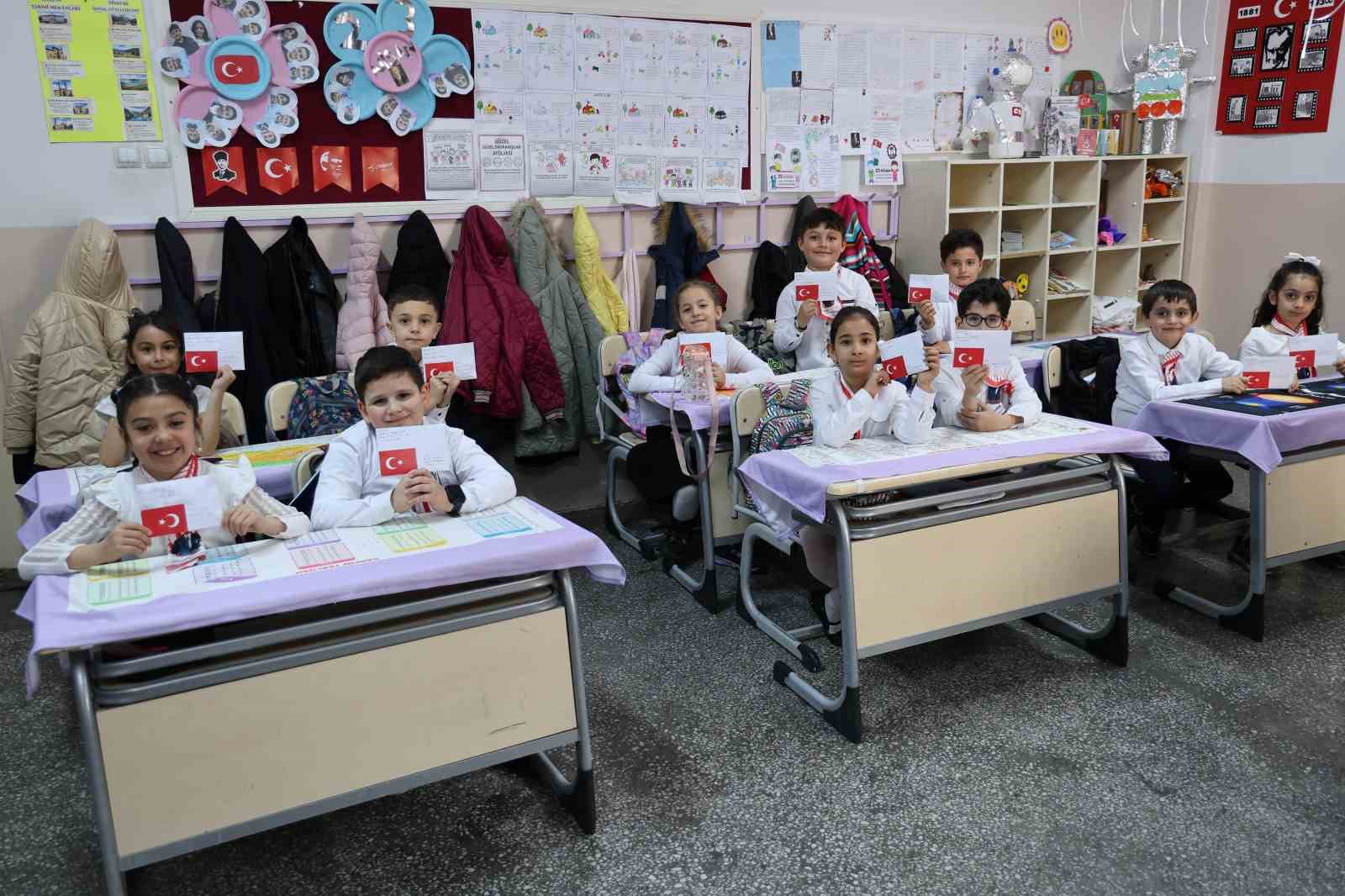 Minik eller yiğit yürekler için mektup yazdı, yigitlerin cevabı gecikmedi
