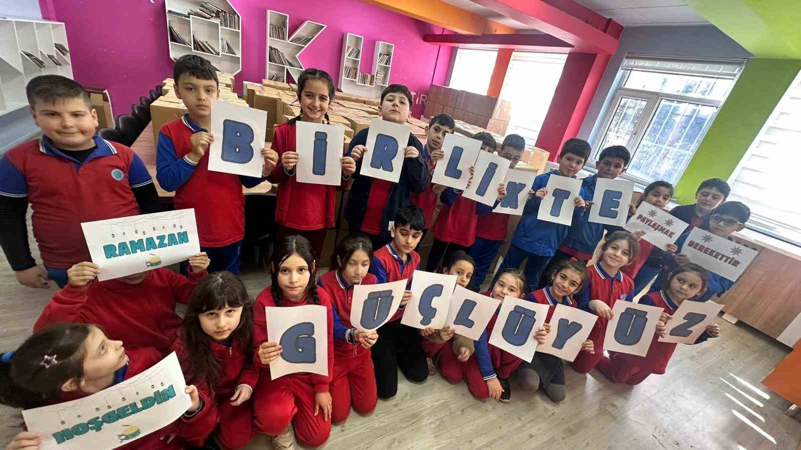 Minik ellerin büyük yüreği
