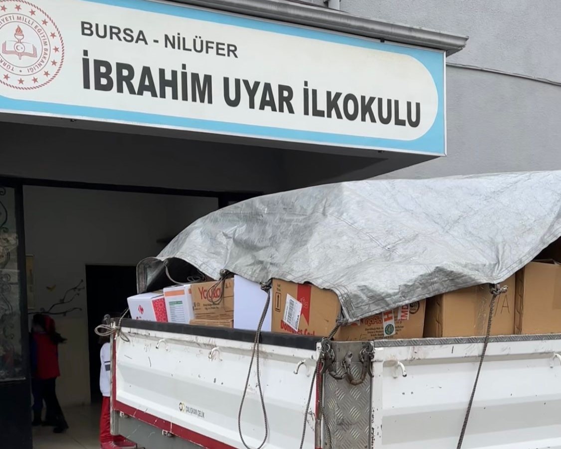 Minik ellerin büyük yüreği
