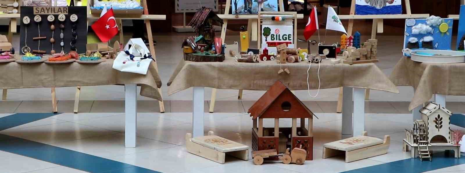 Minik ellerin doğaya dokunuşu
Minik ellerin doğaya dokunuşu