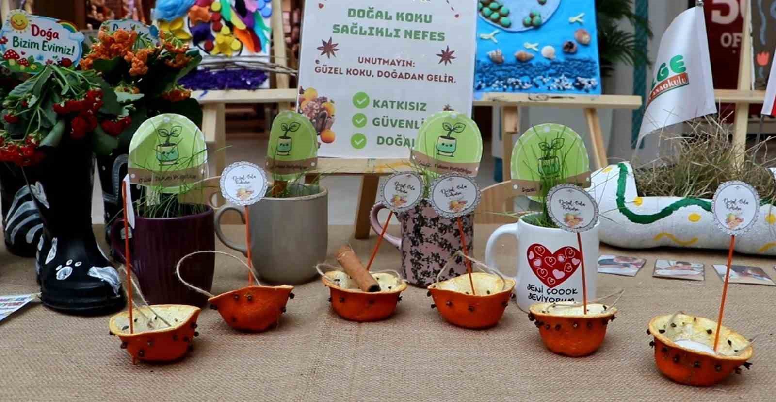 Minik ellerin doğaya dokunuşu
Minik ellerin doğaya dokunuşu