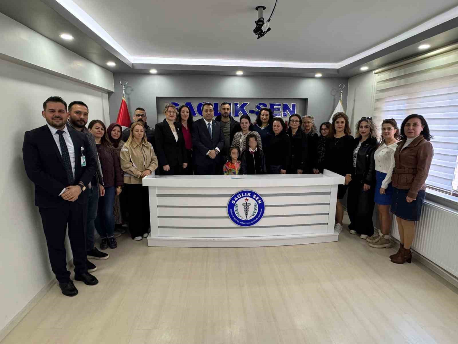 Minik Esila için sağlıkçılar tek yürek oldu
Minik Esila için sağlıkçılar tek yürek oldu