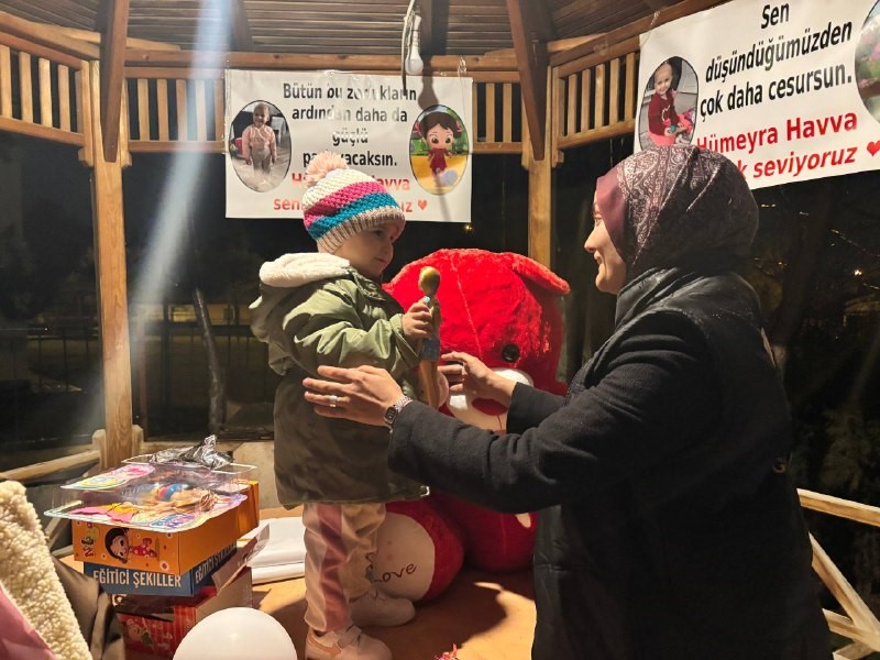 Minik Hümeyra’ya umut olmak için evinin önünde sürpriz yaptılar
