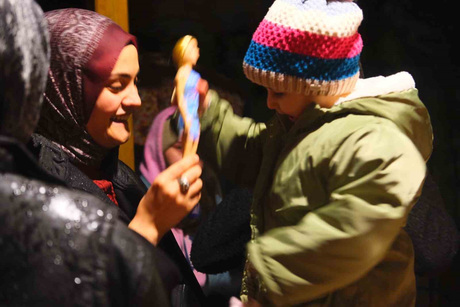 Minik Hümeyra’ya umut olmak için evinin önünde sürpriz yaptılar
