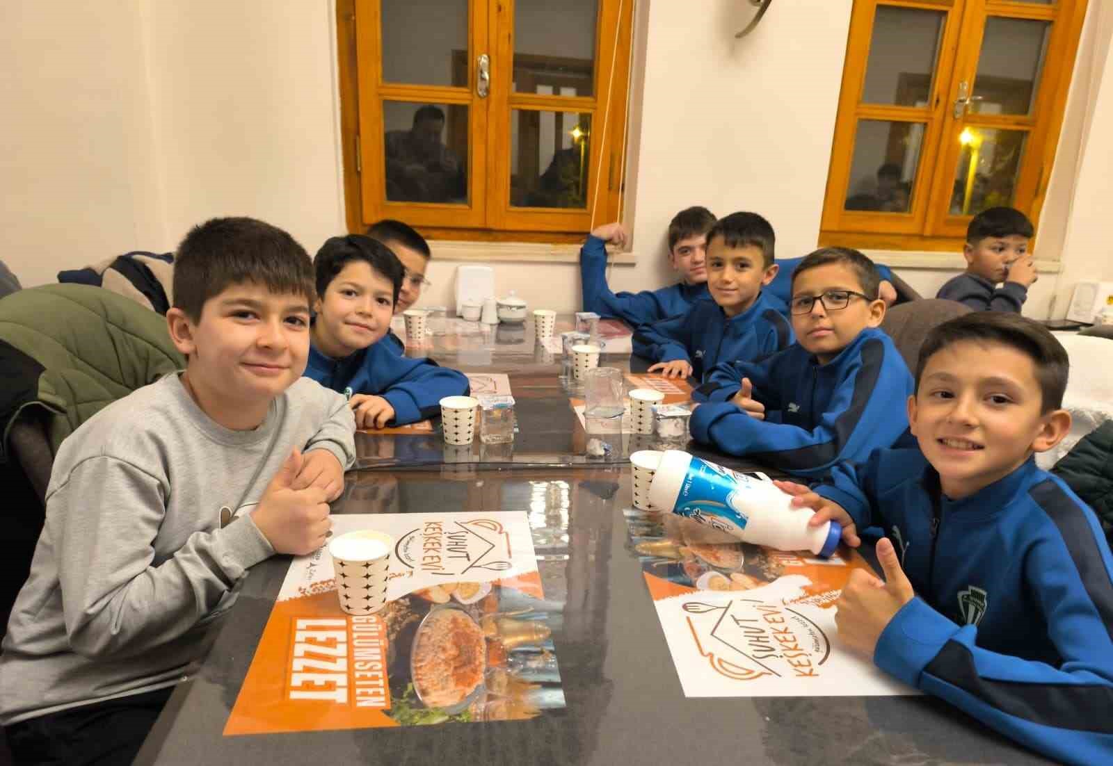 Minik kramponlar moral depoladı
