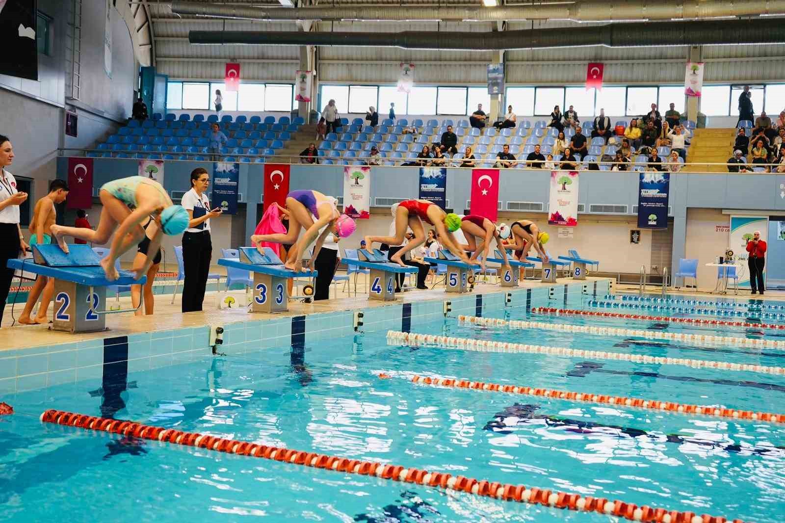 Minik kulaçlar Alleben’de buluştu
