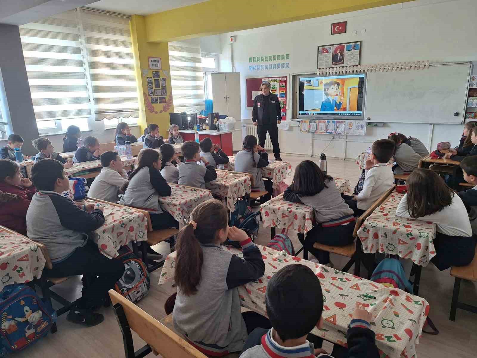 Minik öğrenciler afetlere karşı bilinçleniyor
