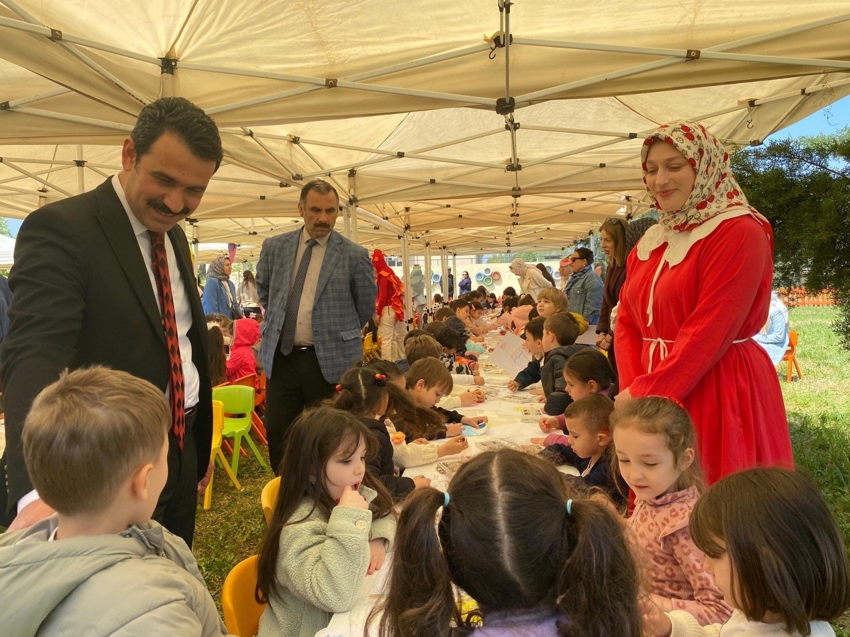 Minik öğrenciler hayallerini kağıda çizdi
