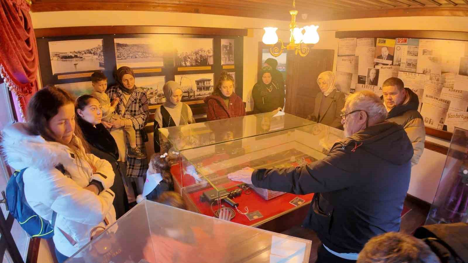 Minik öğrenciler Kocaeli’nin basın tarihini öğrendi
