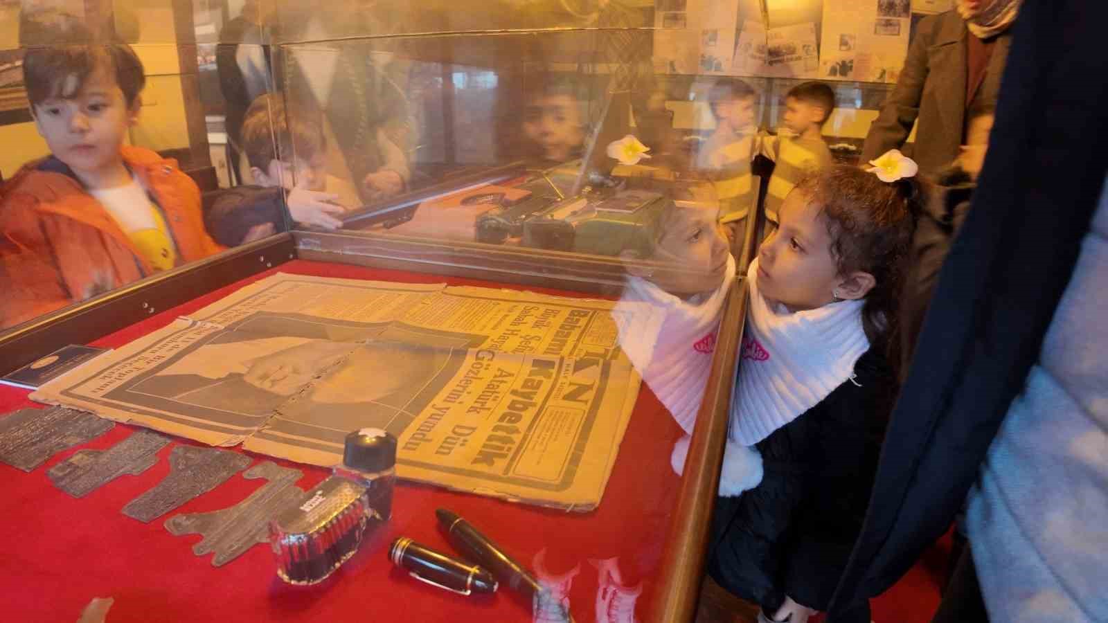 Minik öğrenciler Kocaeli’nin basın tarihini öğrendi
