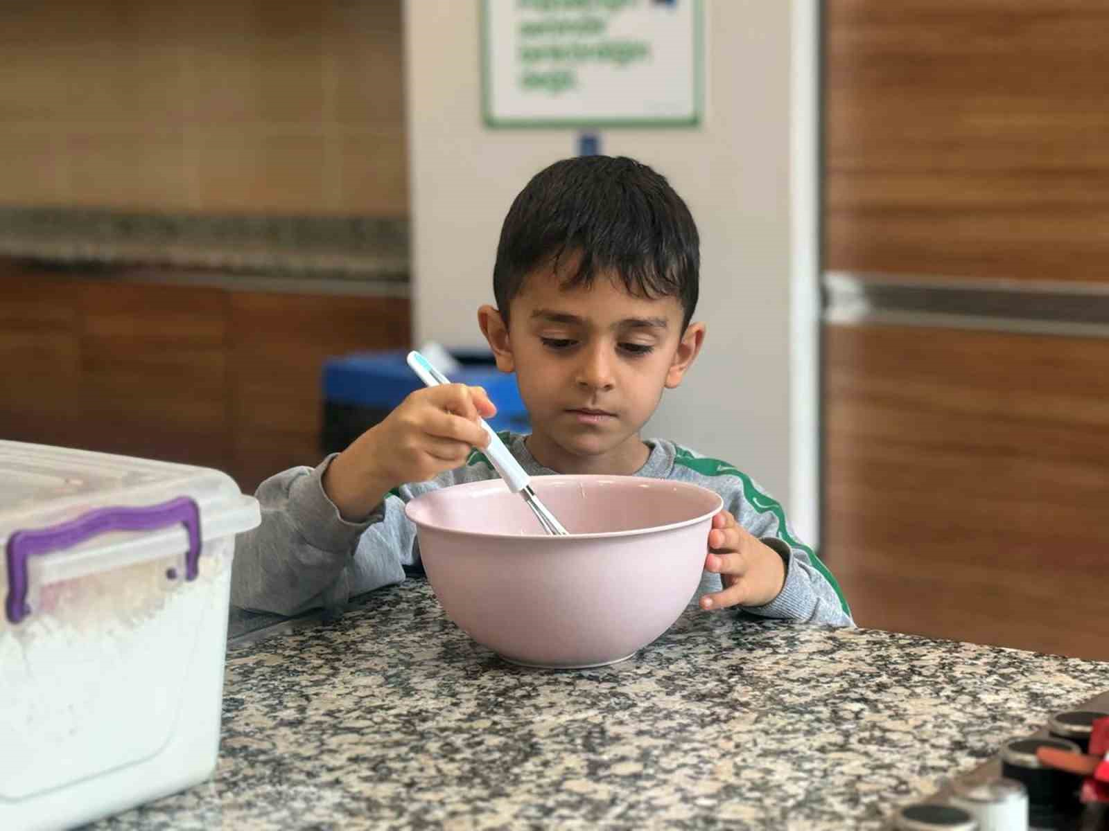 Minik öğrenciler mutfak ve tasarım atölyelerinde deneyim kazandı
