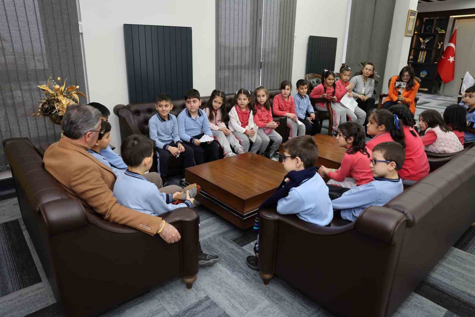 Minik öğrencilerden Başkan Özdoğan’a ziyaret
