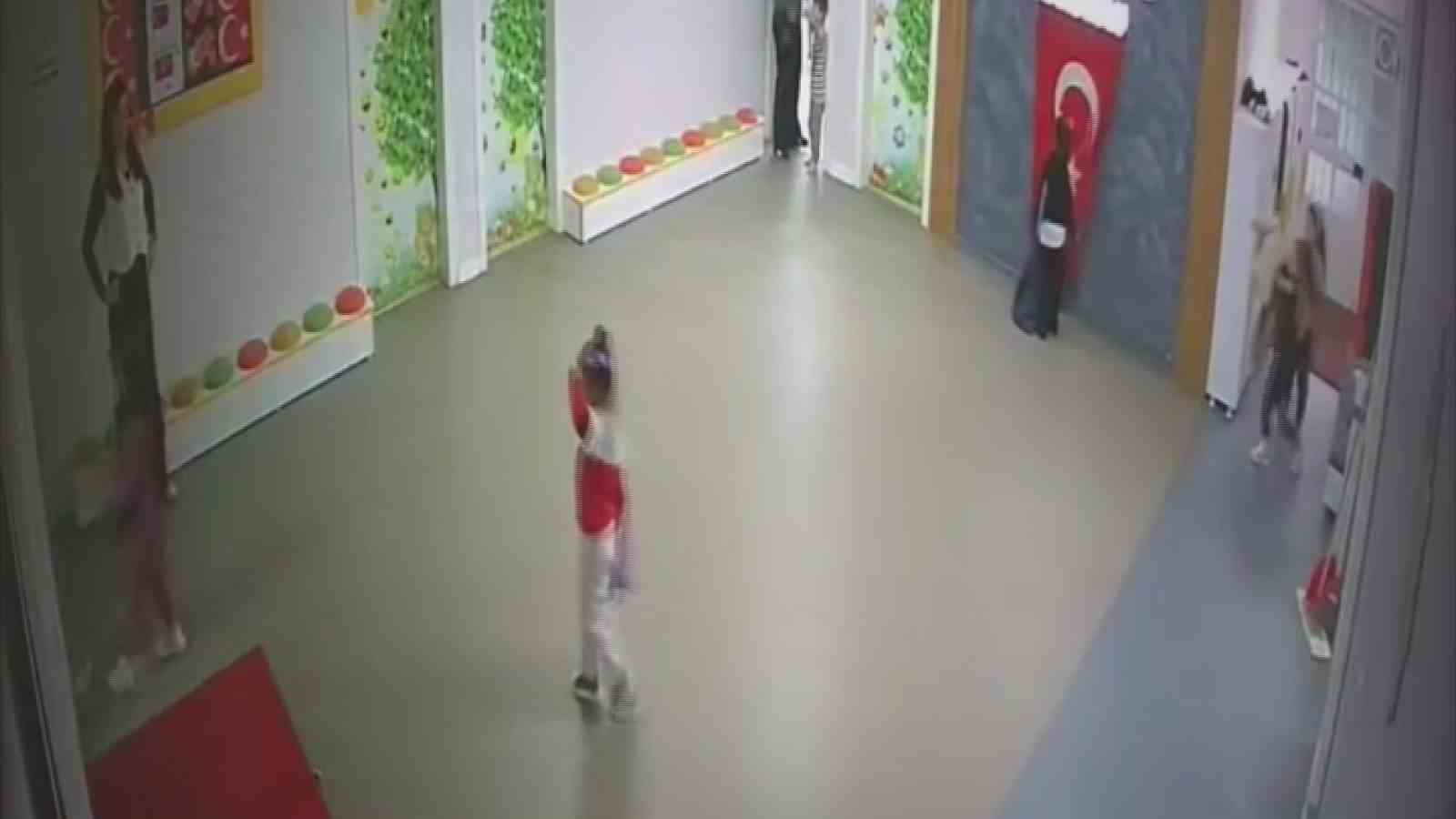 Minik öğrencilerin bayrak hassasiyeti duygulandırdı
