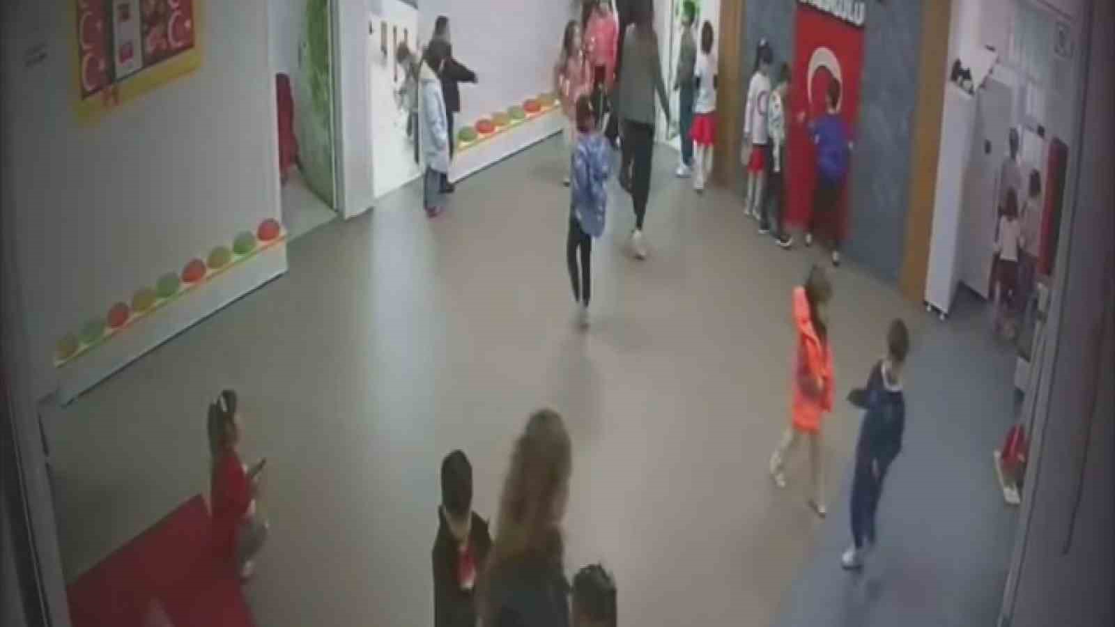 Minik öğrencilerin bayrak hassasiyeti duygulandırdı
