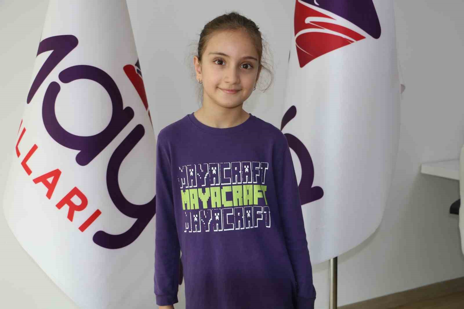 Minik öğrencilerin ’demokrasi’ heyecanı
