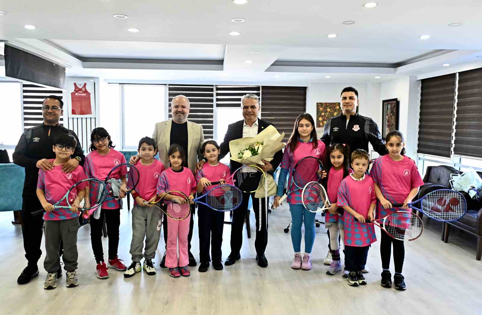 Minik raketler turnuva yolunda
Minik raketler turnuva yolunda