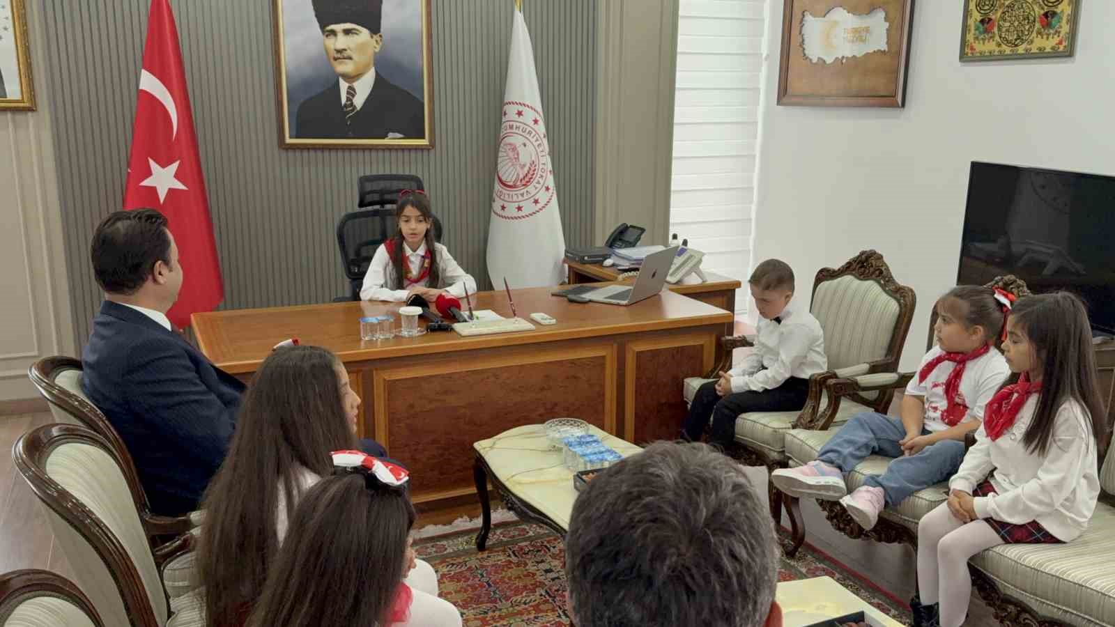 Minik vali okullarda güvenlik tedbirlerinin artırılması talimatı verdi
