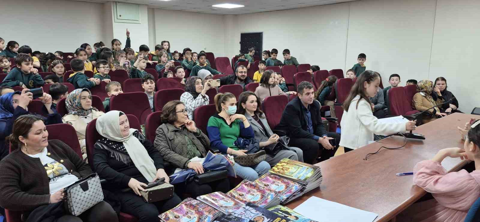 Minik yazarlardan büyük davranış: Kitaplarını sattılar, köy okuluna umut oldular
