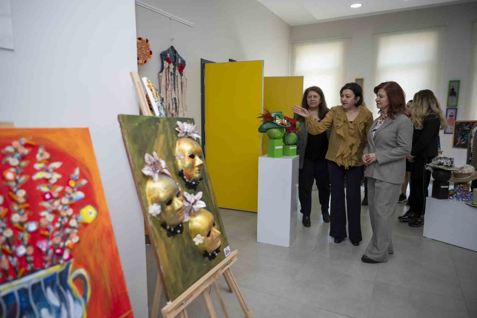 Minik yetenekler sahne aldı, bahar şenliği renkli geçti
Minik yetenekler sahne aldı, bahar şenliği renkli geçti