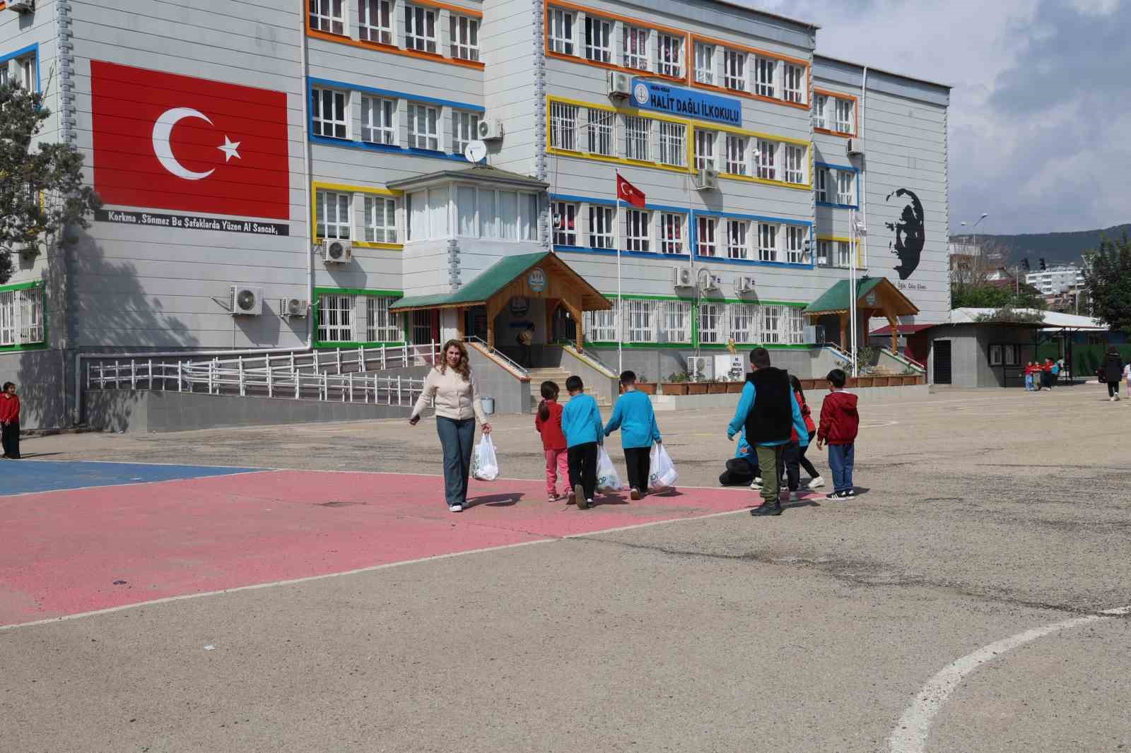 Minik yüreklerden büyük dayanışma
Minik yüreklerden büyük dayanışma