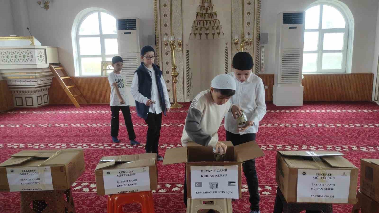 Minik yüreklerden büyük vefa: Kur’an kursu öğrencileri Ramazan sevinicini paylaştı
