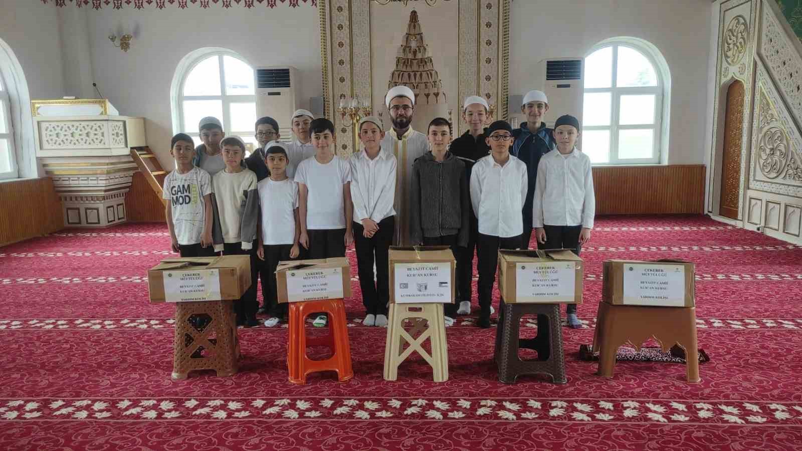 Minik yüreklerden büyük vefa: Kur’an kursu öğrencileri Ramazan sevinicini paylaştı
