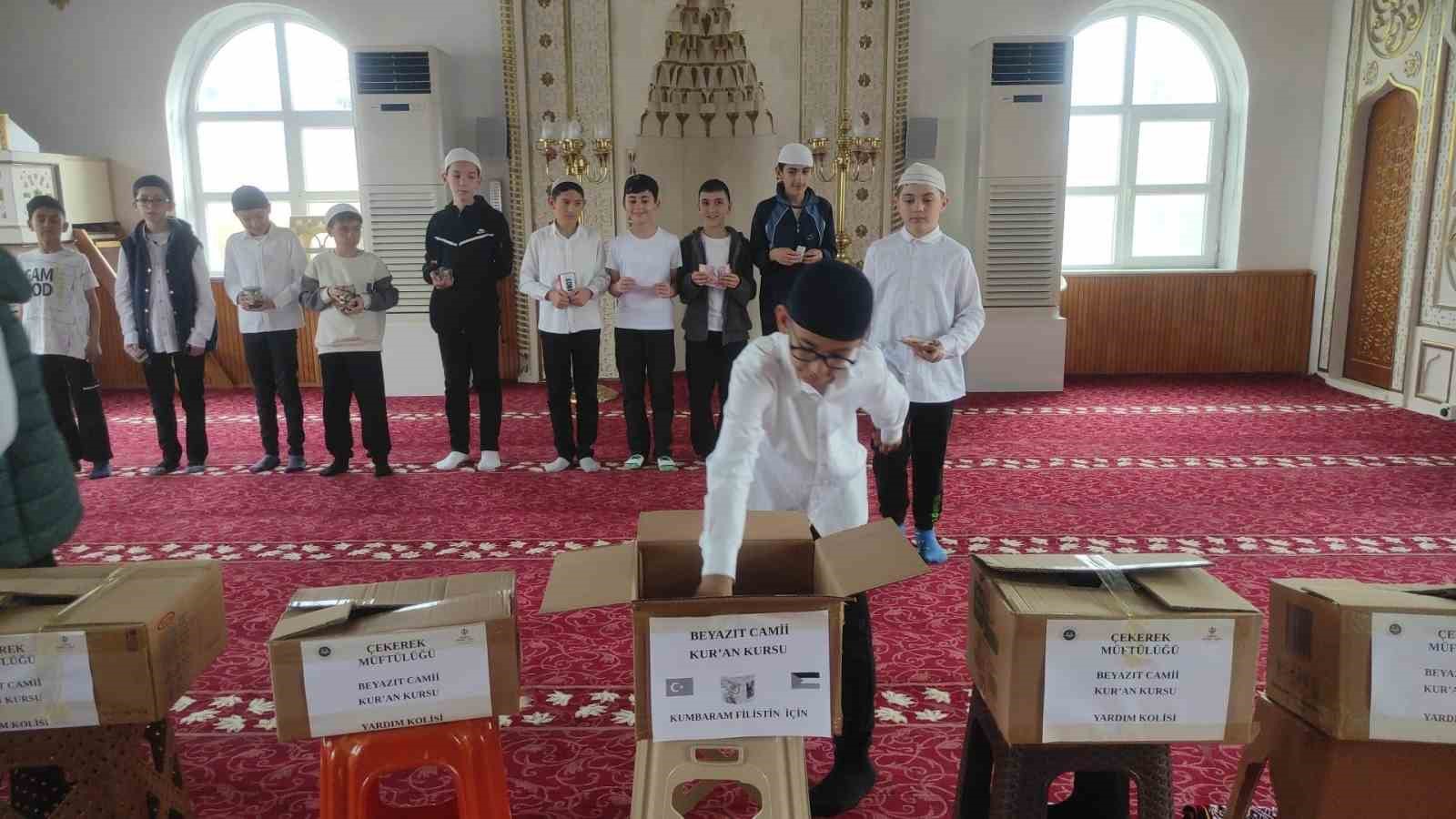 Minik yüreklerden büyük vefa: Kur’an kursu öğrencileri Ramazan sevinicini paylaştı
