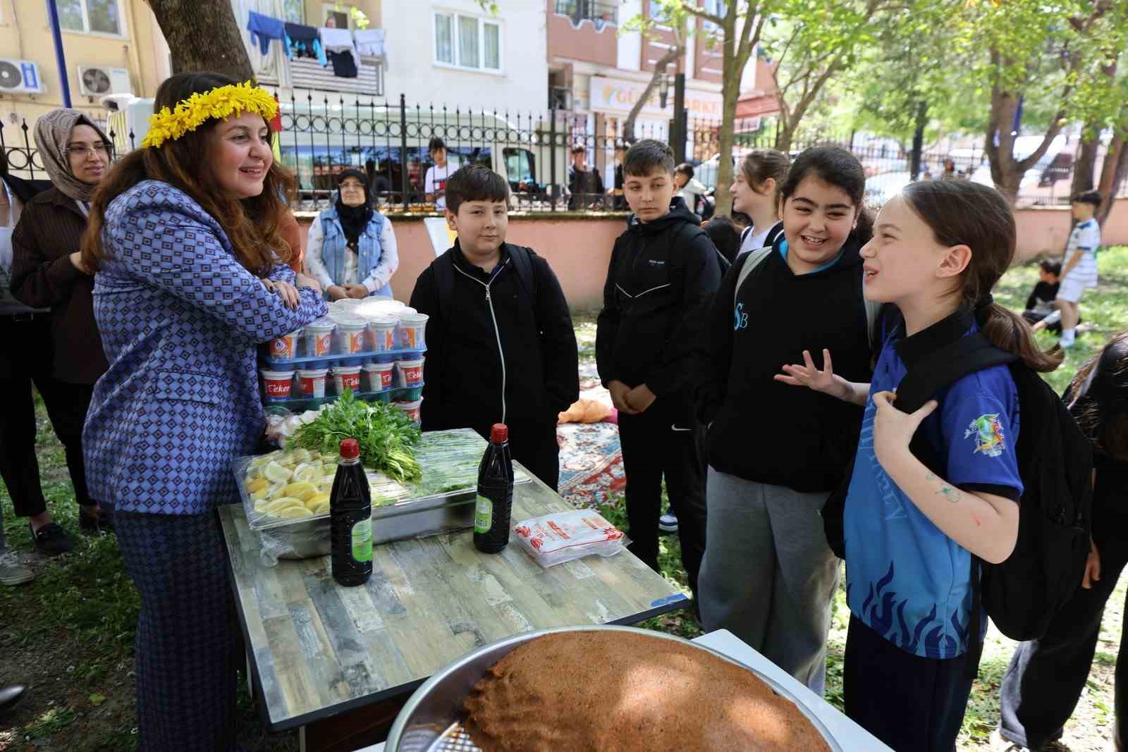 Minik Zeynep’in çiğköfte hayali gerçek oldu
