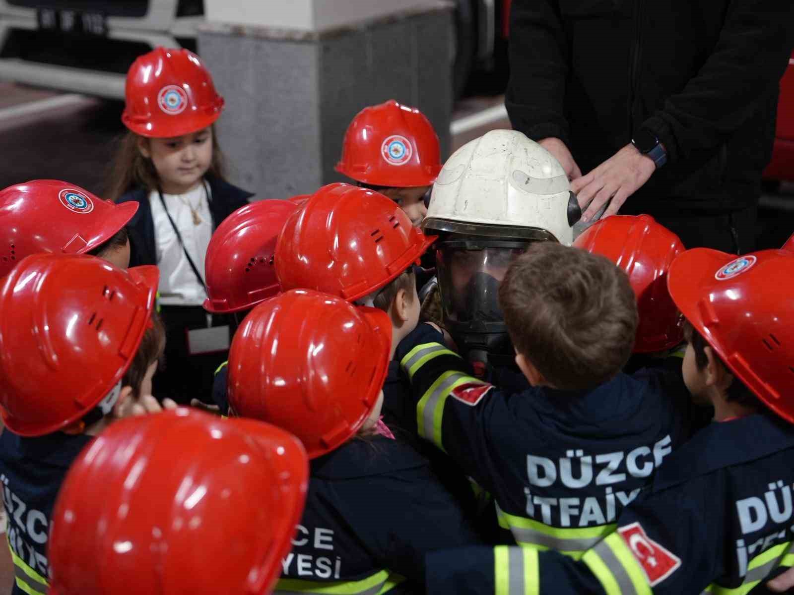 Minikler acil durum ve müdahale yöntemlerini öğrendi
