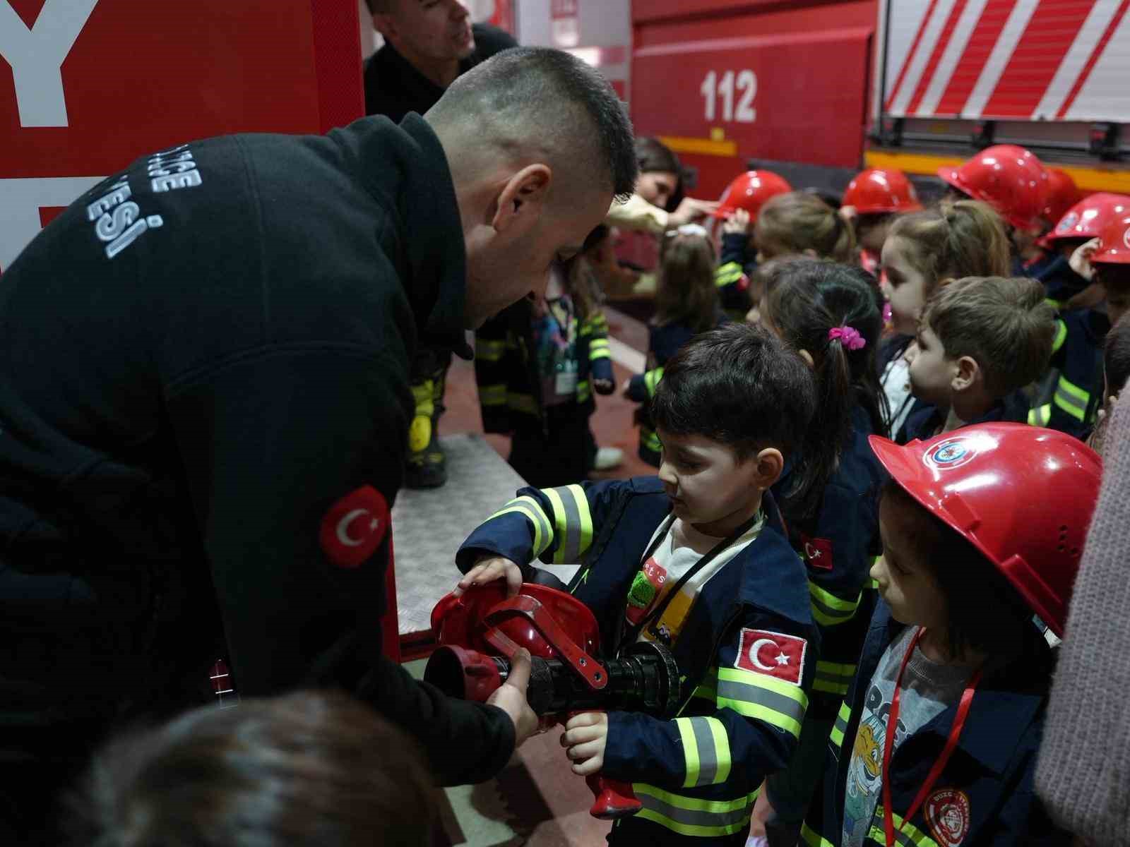 Minikler acil durum ve müdahale yöntemlerini öğrendi
