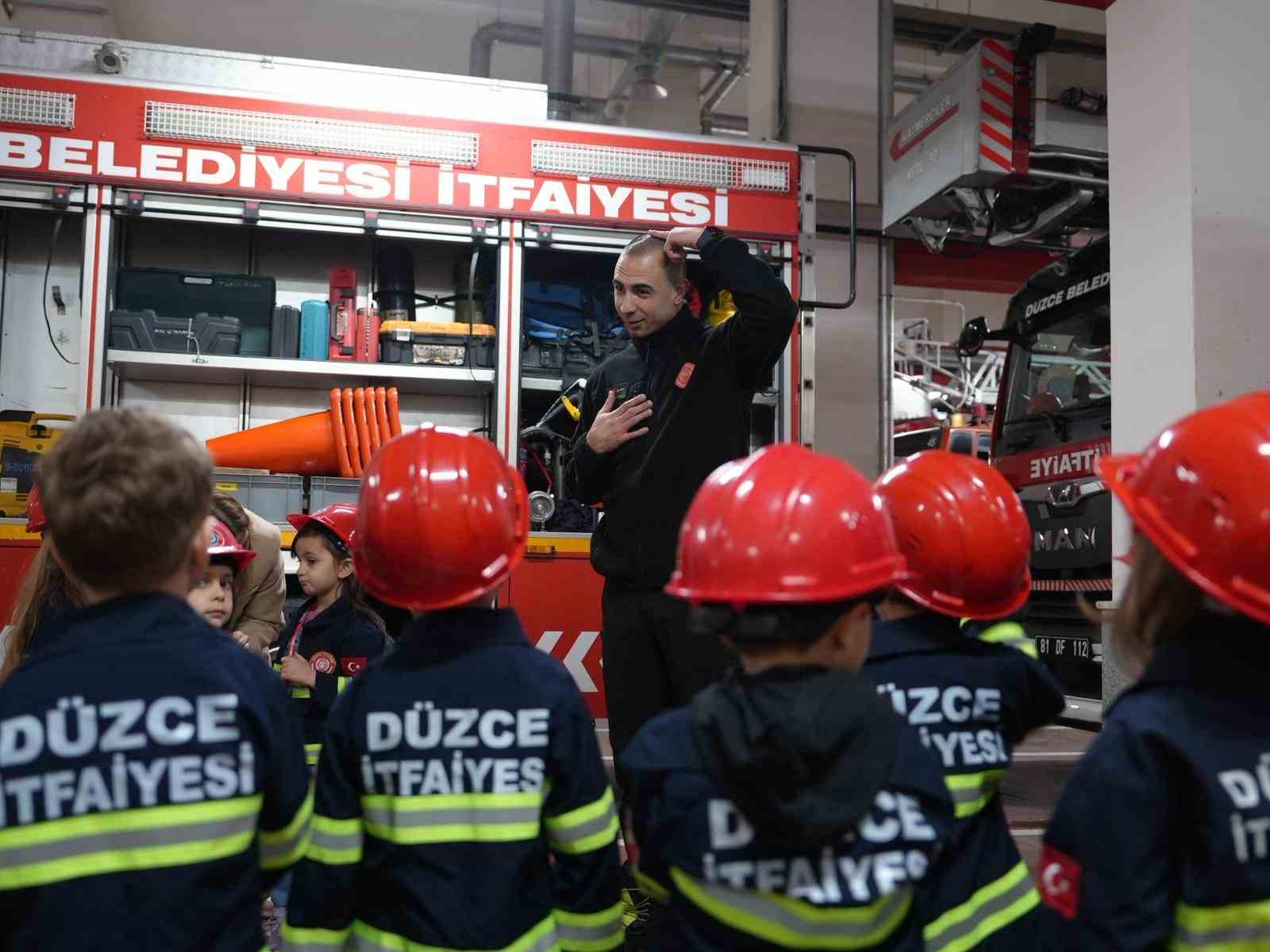 Minikler acil durum ve müdahale yöntemlerini öğrendi
