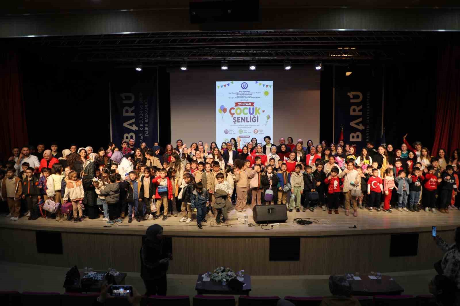 Minikler için üniversitede şenlik
