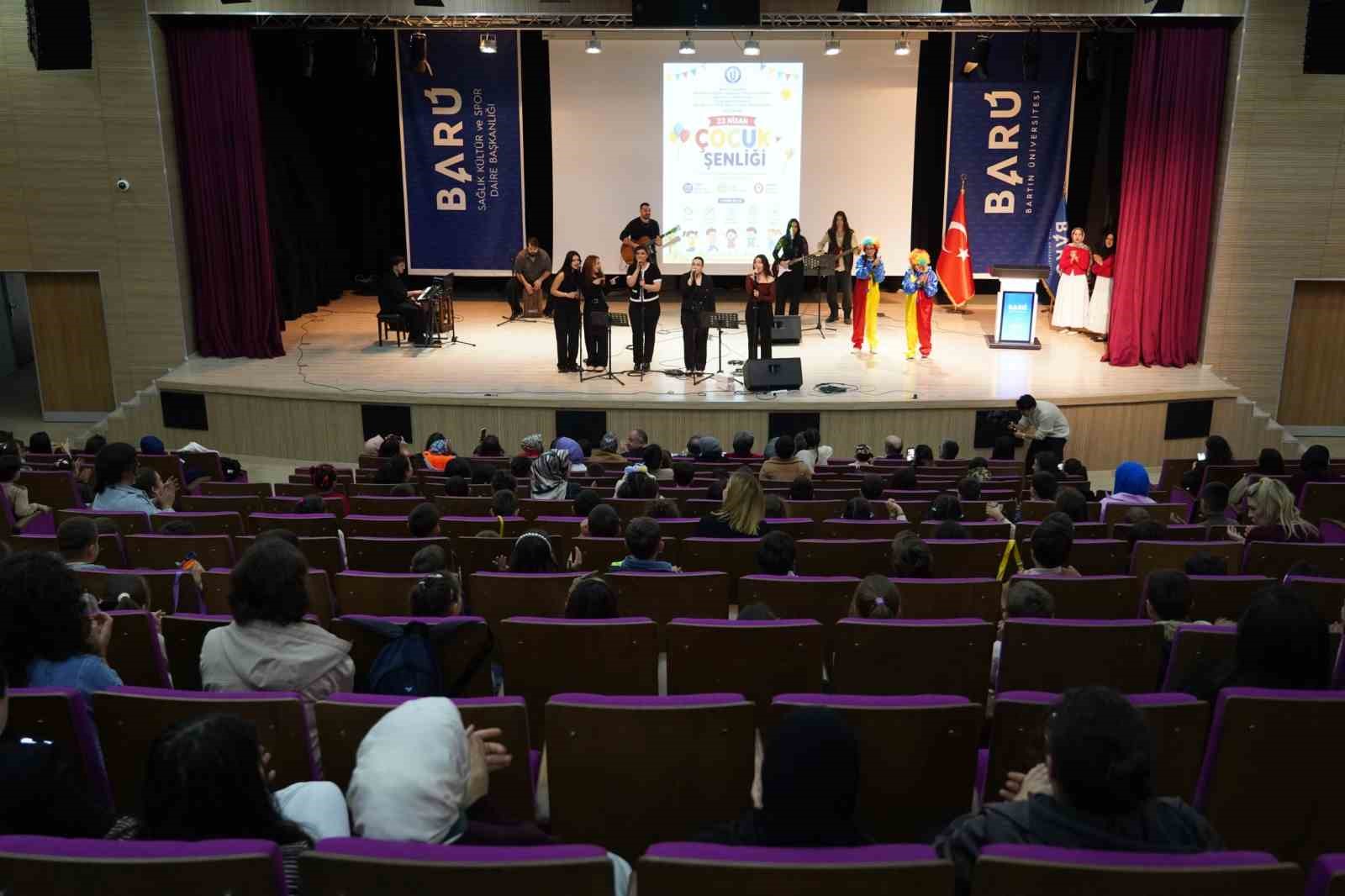 Minikler için üniversitede şenlik
