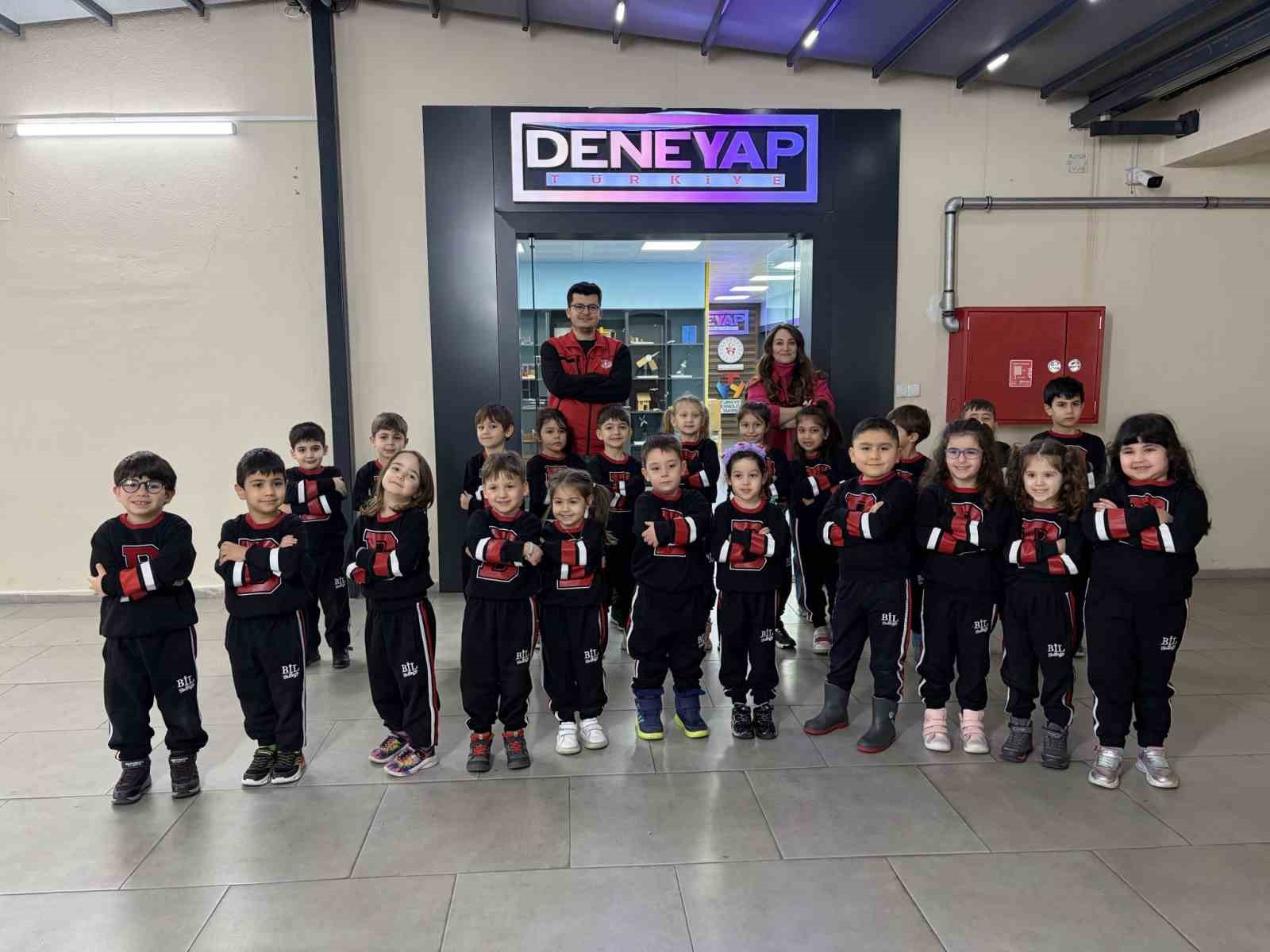 Minikler ’Tesla Bobini’ ile bilimin izini sürdü
