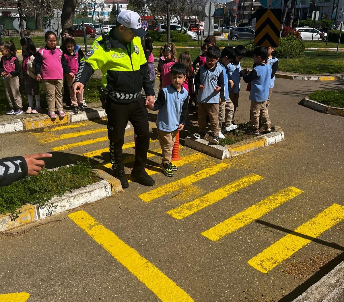 Minikler trafiği eğlenerek öğrendi
