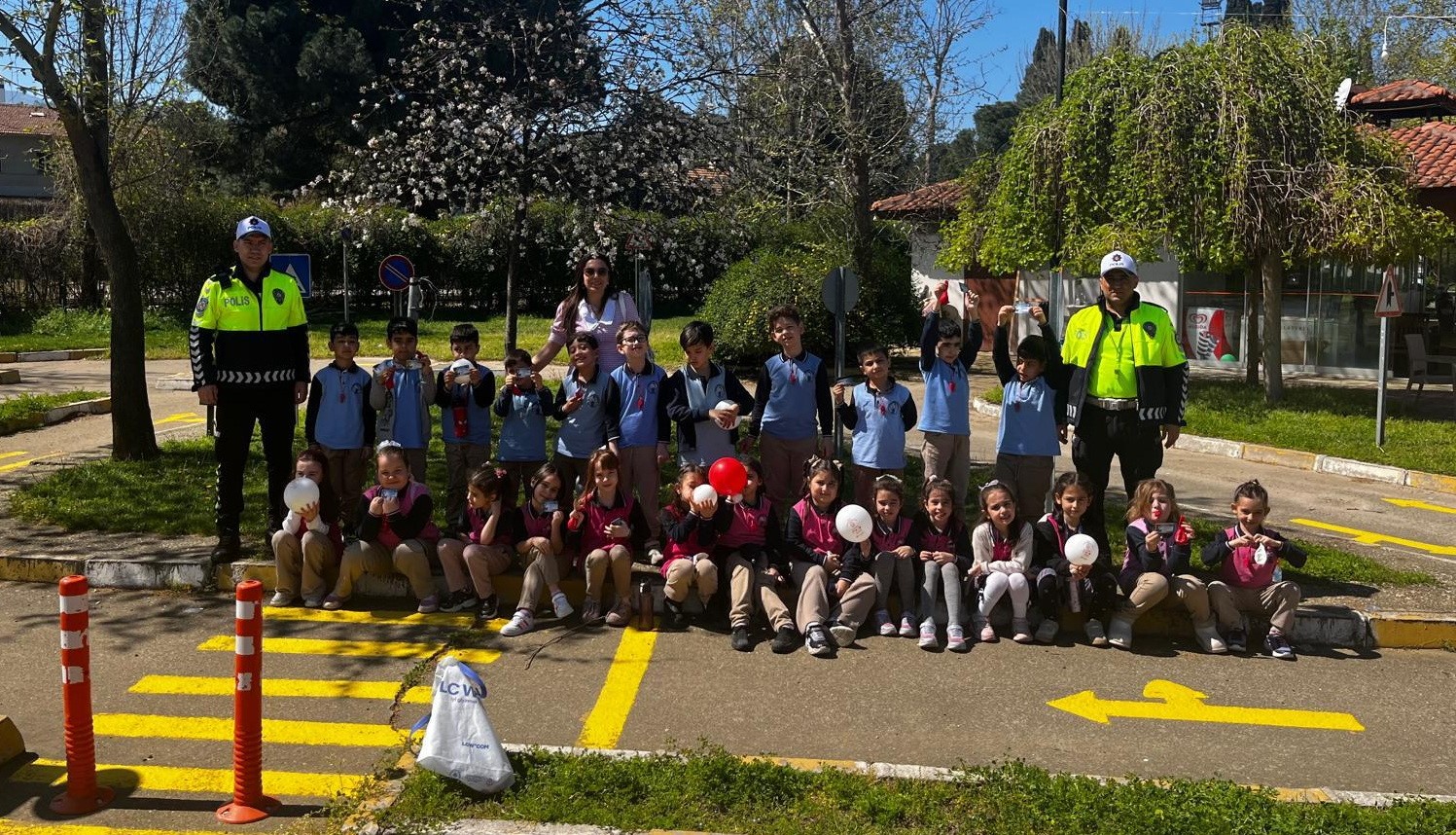 Minikler trafiği eğlenerek öğrendi
