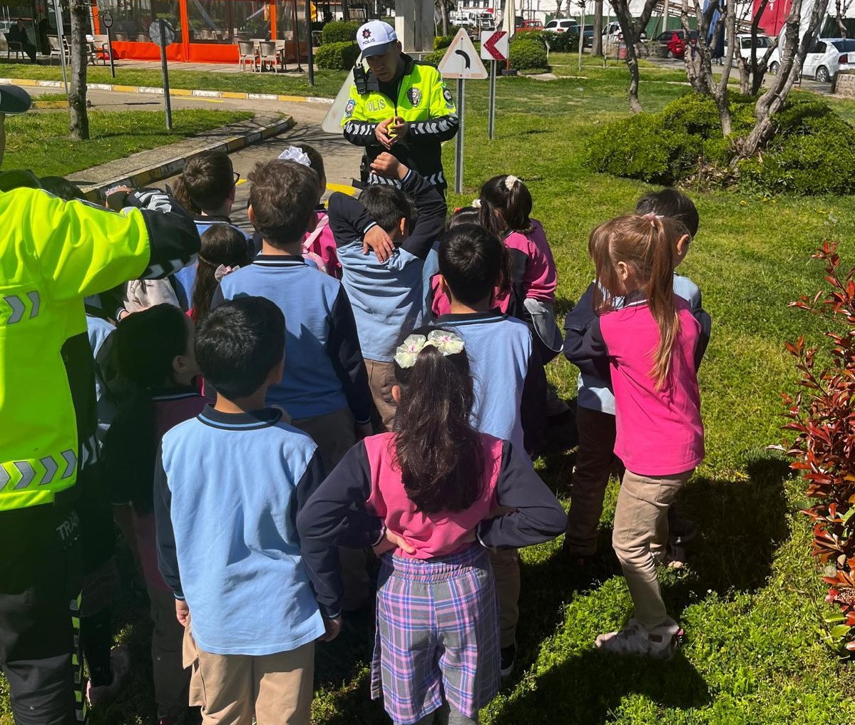 Minikler trafiği eğlenerek öğrendi
