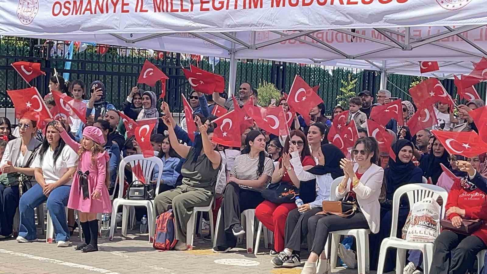 Miniklerden büyük mesaj: "Savaşlar Dursun, Dünya Çocuklara Kalsın"
