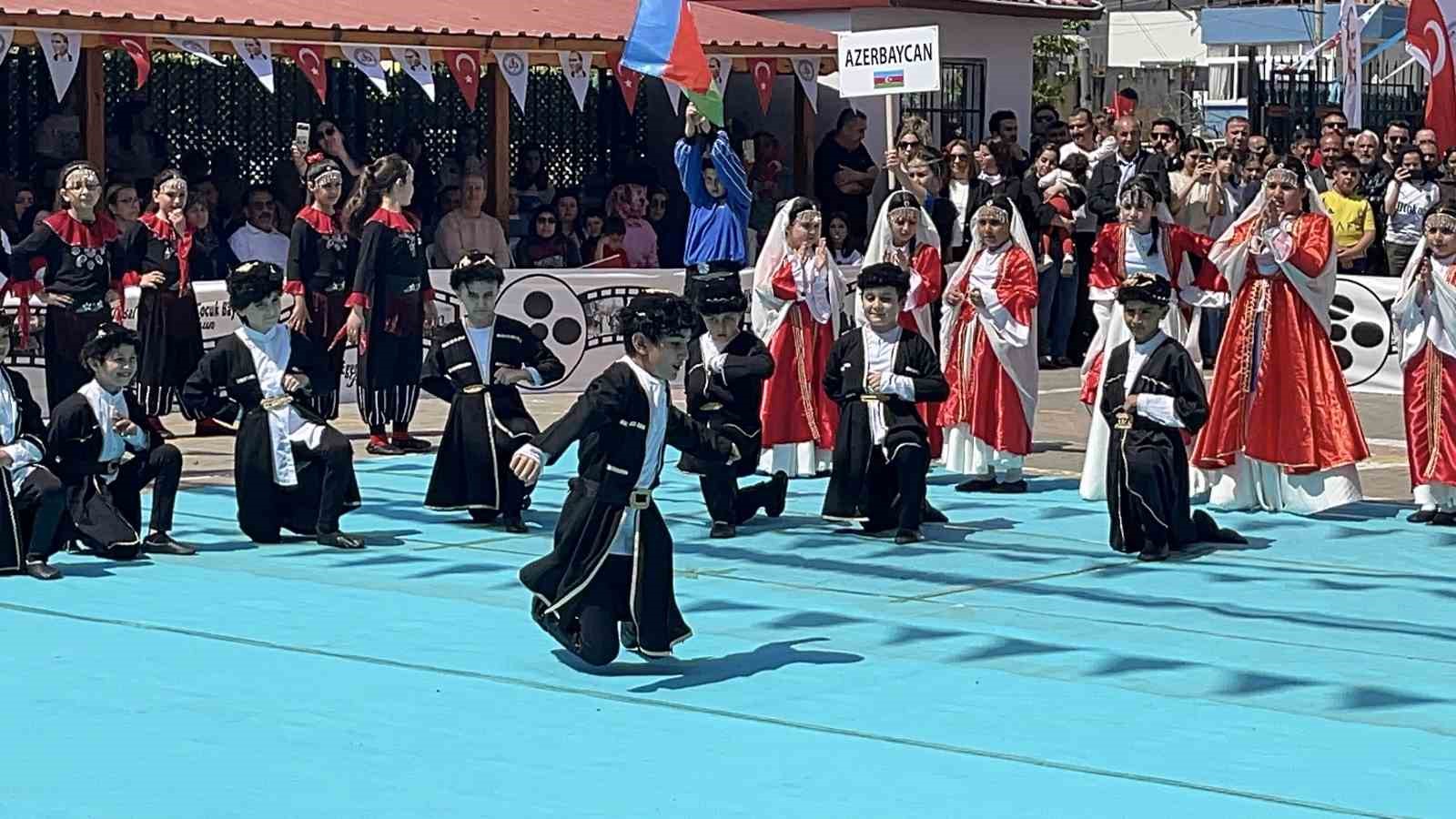 Miniklerden büyük mesaj: "Savaşlar Dursun, Dünya Çocuklara Kalsın"
