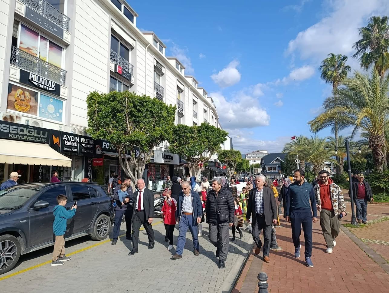 Miniklerden Ramazan davullarıyla renkli görüntüler oluşturdu
